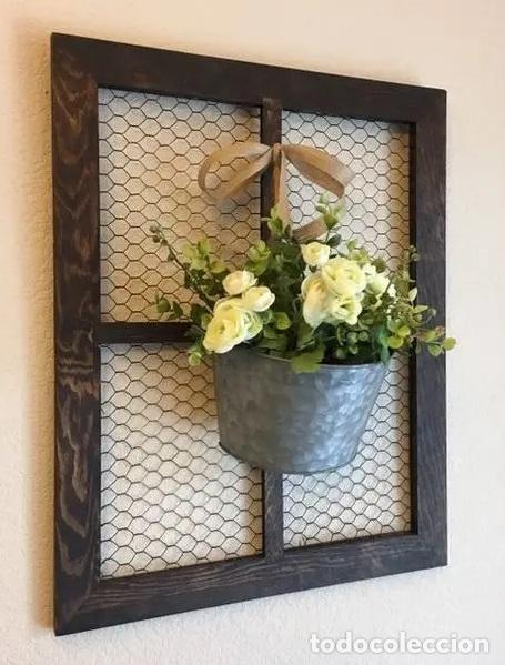 Vintage: ventana de madera rustica con malla gallinera