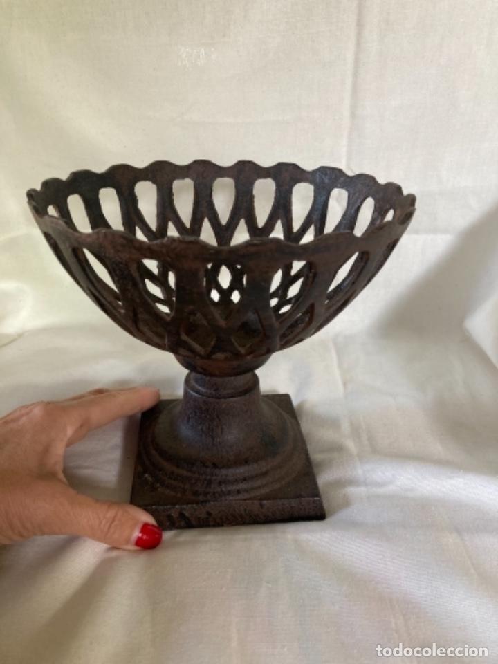 Vintage: CENTRO DE MESA EN FORMA DE COPA DE FORJA . - Foto 1