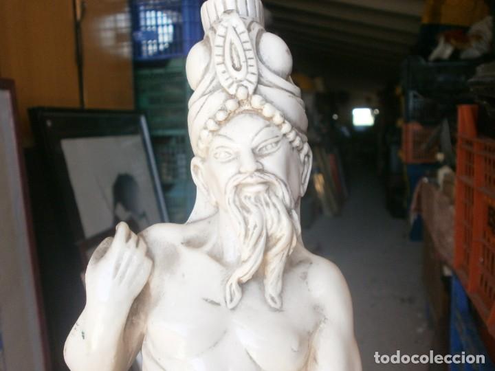 Vintage: Figura escayola Indio Drag&oacute;n alado Artesania Urregui modelado a mano boca drag&oacute;n pegado 44X16 cm.