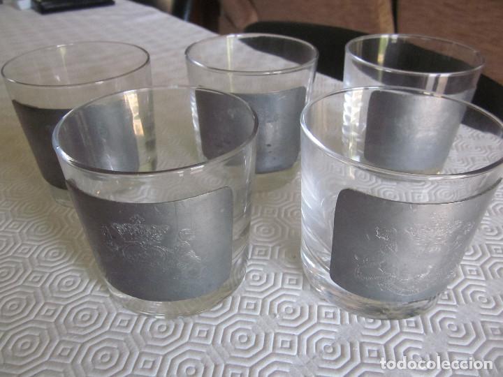 Vintage: 5 VASOS GRABADOS EN METAL - Foto 1