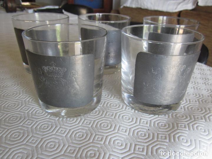 Vintage: 5 VASOS GRABADOS EN METAL - Foto 2
