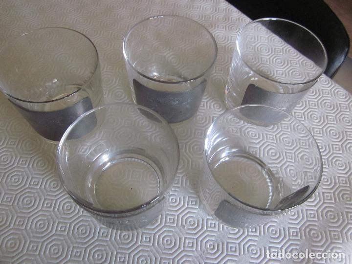 Vintage: 5 VASOS GRABADOS EN METAL - Foto 3