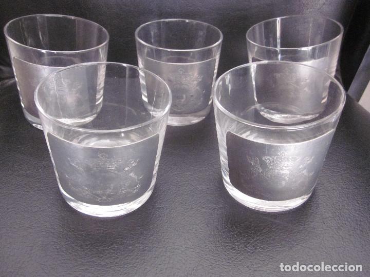 Vintage: 5 VASOS GRABADOS EN METAL - Foto 7