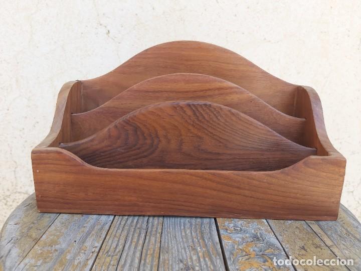 Vintage: AP Tarjetero u organizador de escritorio en madera oriental.