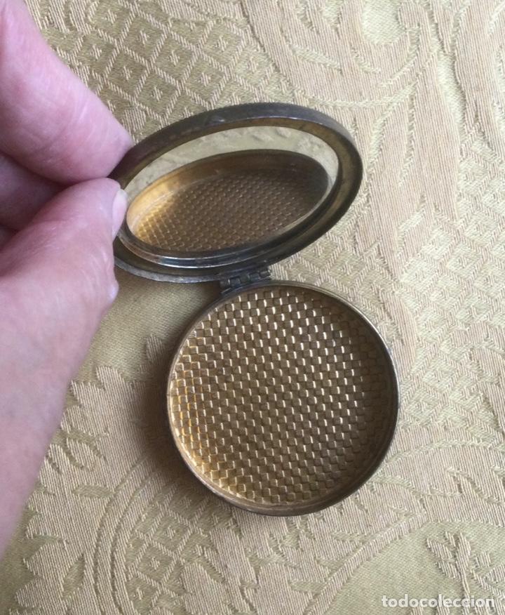 Vintage: PEQUE&Ntilde;A POLVERA REPUJADA - Foto 2