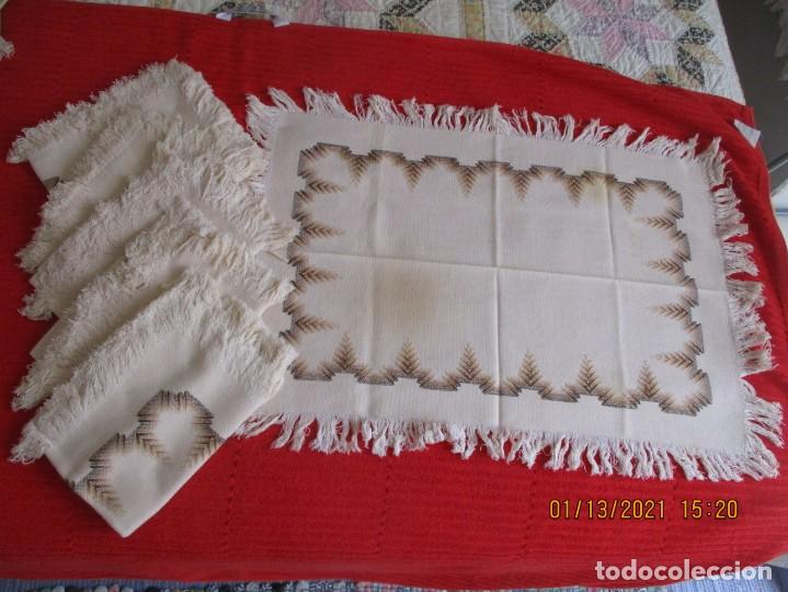 Vintage: 6 MANTELES INDIVIDUALES - BORDADOS A MANO