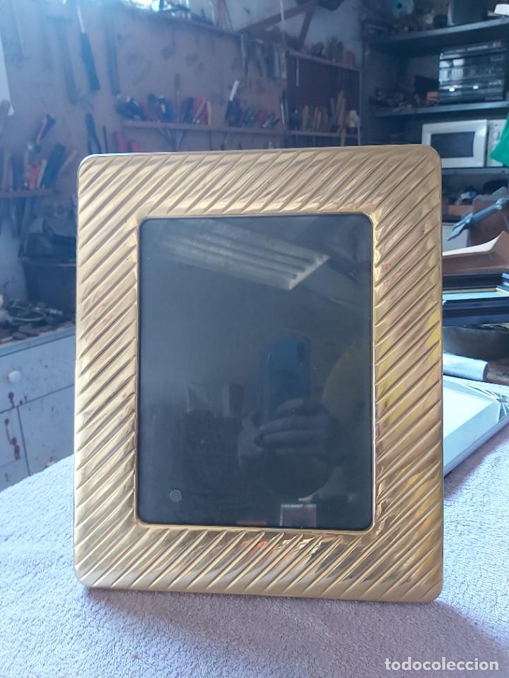 Vintage: I Marco vintage para fotos en dorado. Muy llamativo.