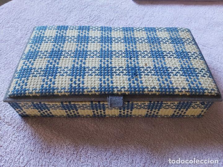 Vintage: Bonita caja vintage de cart&oacute;n forrada en tela.