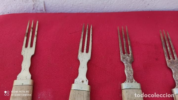 Vintage: 5 tenedores antiguos - Foto 2