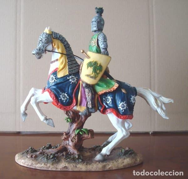 Vintage: Caballero medieval a caballo, con escudo y espada