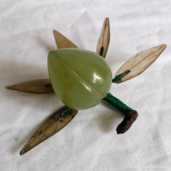 Vintage: Fruta con hojas talladas en jade - Foto 1