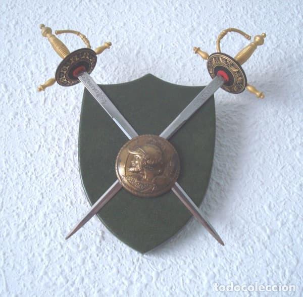 Vintage: Panoplia peque&ntilde;a con escudo y 2 espadas