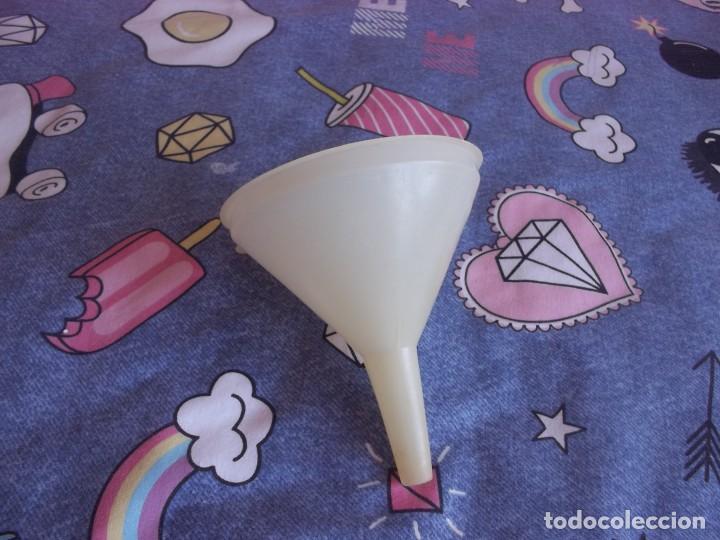 Vintage: EMBUDO PLASTICO A&Ntilde;OS 70 - Foto 2