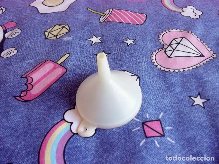 Vintage: EMBUDO DE PLASTICO A&Ntilde;OS 60-70 - Foto 1