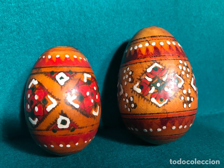 Vintage: Huevos de madera pintados a mano uno de ellos con faltas