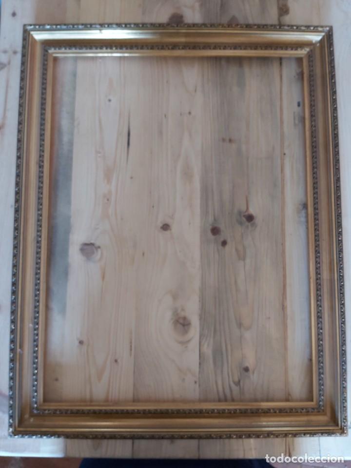 Vintage: Marco antiguo dorado, con adorno de grecas.