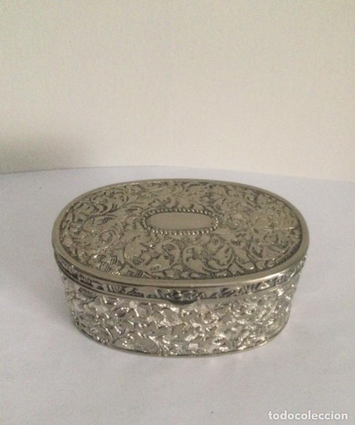Vintage: PEQUE&Ntilde;A CAJA JOYERO REPUJADA - Foto 2