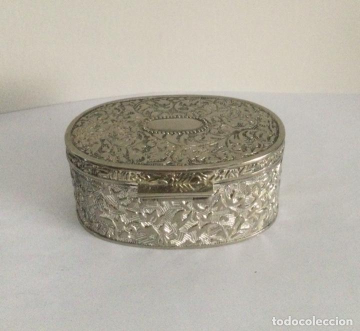 Vintage: PEQUE&Ntilde;A CAJA JOYERO REPUJADA - Foto 4