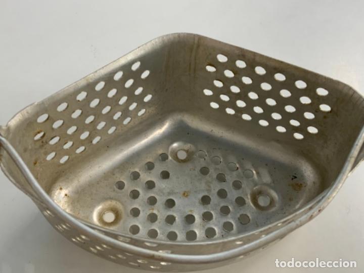 Vintage: Encantador COLADOR TRIANGULAR DE ALUMINIO - Foto 4