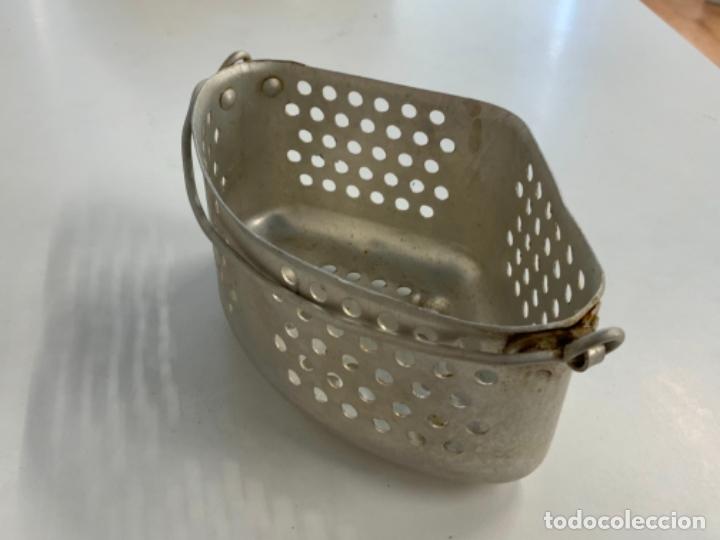 Vintage: Encantador COLADOR TRIANGULAR DE ALUMINIO - Foto 3