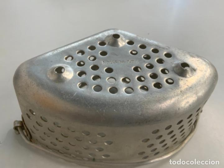 Vintage: Encantador COLADOR TRIANGULAR DE ALUMINIO - Foto 4
