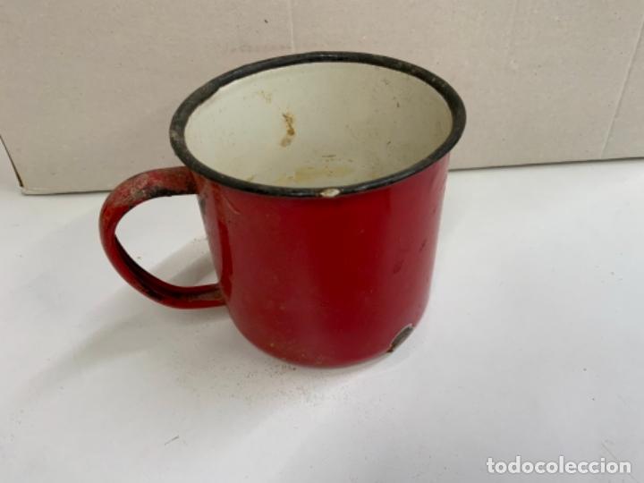 Vintage: ANTIGUA TAZA O TAZ&Oacute;N ROJO - EN METAL ESMALTADO.