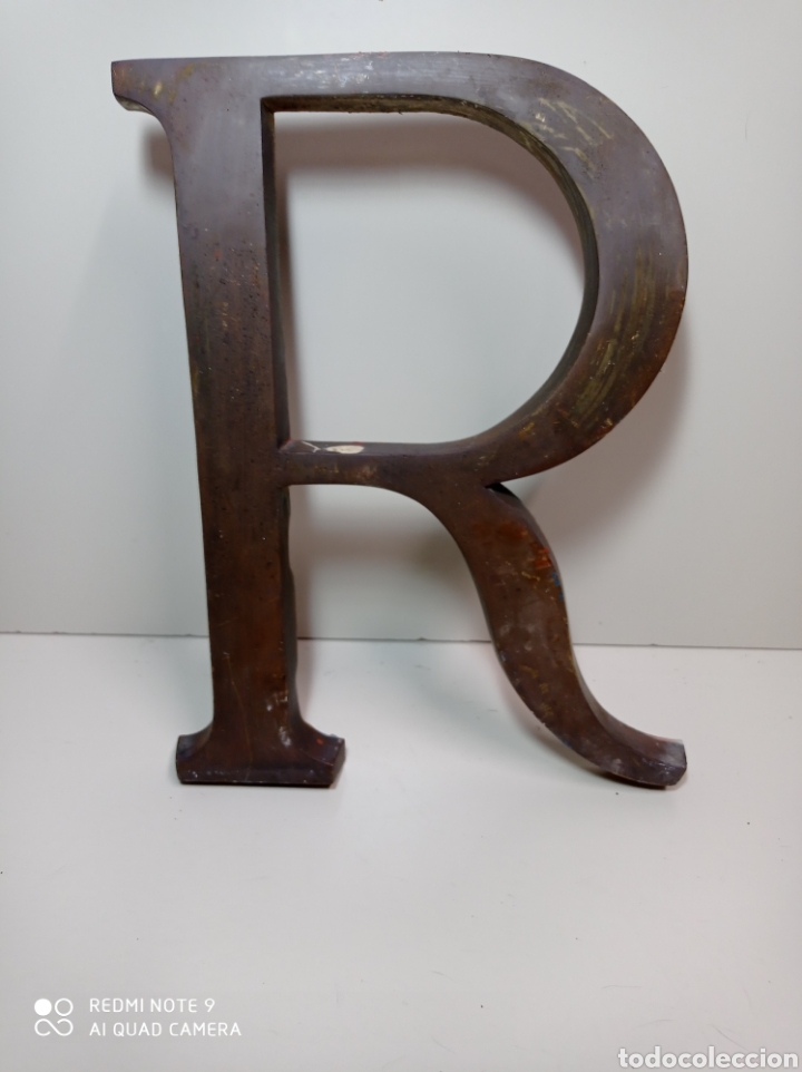 Vintage: Gran letra R mayúscula, bronce, para decoración. Tamaño aproximado 30 altura, 23 ancho. - Foto 1 - 281007508