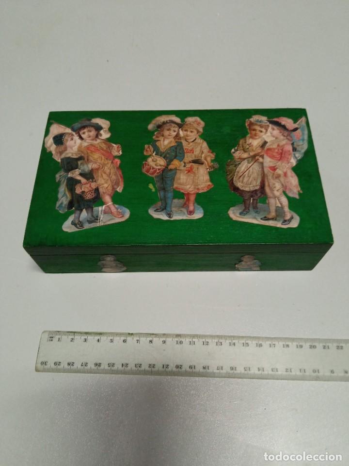 Vintage: Caja de madera decorada a mano
