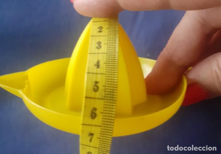 Vintage: Exprimidor de plastico de los a&ntilde;os 60 - Foto 4