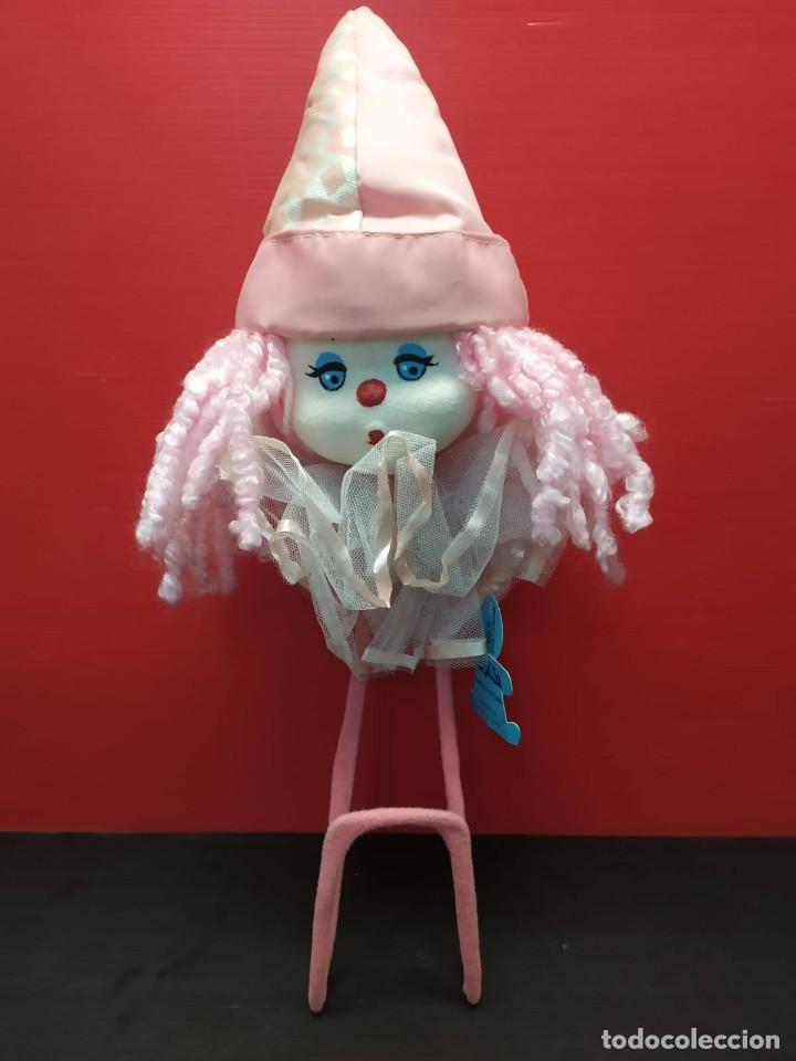 Vintage: Preciosa y antigua percha colgador de ropa mu&ntilde;eco payaso arlequ&iacute;n en fieltro a&ntilde;os 70-80
