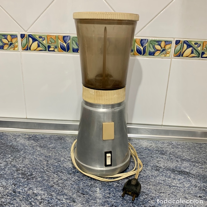 Vintage: Antigua batidora tipo t&uacute;rmix de la marca TAURUS