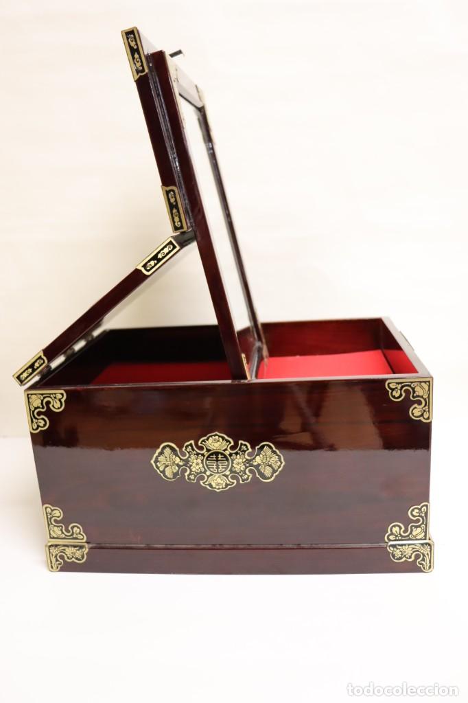 Vintage: Joyero. Caja de barbero de madera lacada - Foto 1