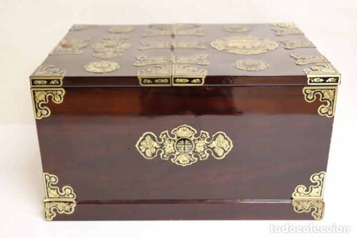 Vintage: Joyero. Caja de barbero de madera lacada - Foto 6
