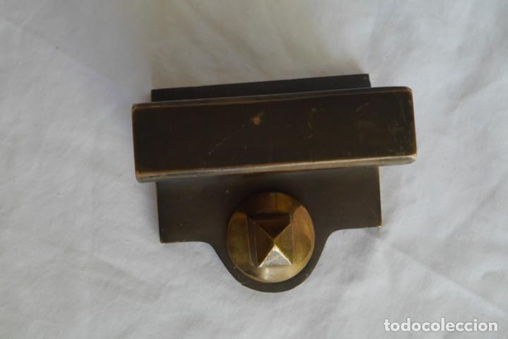 Vintage: Fragmento de vi&aacute; de tren con tornillo en bronce SV - Foto 3