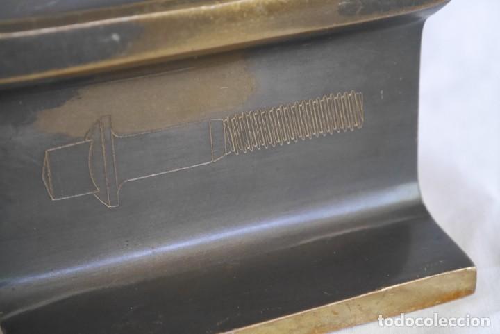 Vintage: Fragmento de vi&aacute; de tren con tornillo en bronce SV - Foto 11