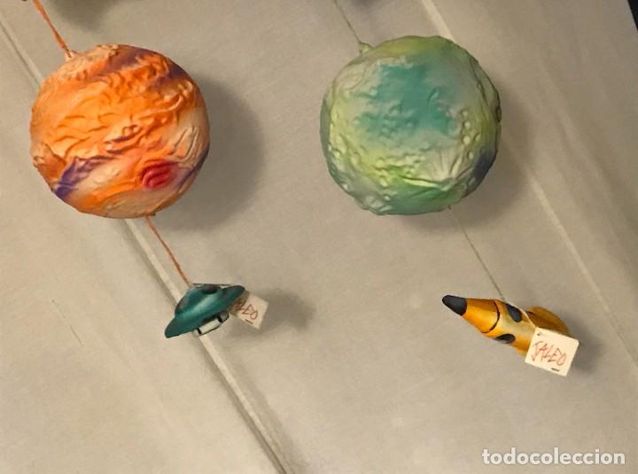 Vintage: PAREJA DE PLANETAS COLGANTES DE TECHO PAPEL MACH&Eacute;. A ESTRENAR