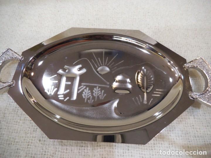 Vintage: BANDEJA ( CROMO ) RELIEVE ASAS - Foto 1