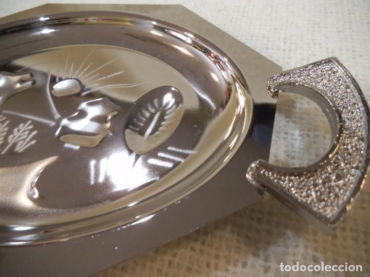 Vintage: BANDEJA ( CROMO ) RELIEVE ASAS - Foto 2