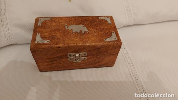 Vintage: Joyero de madera decorado con metal