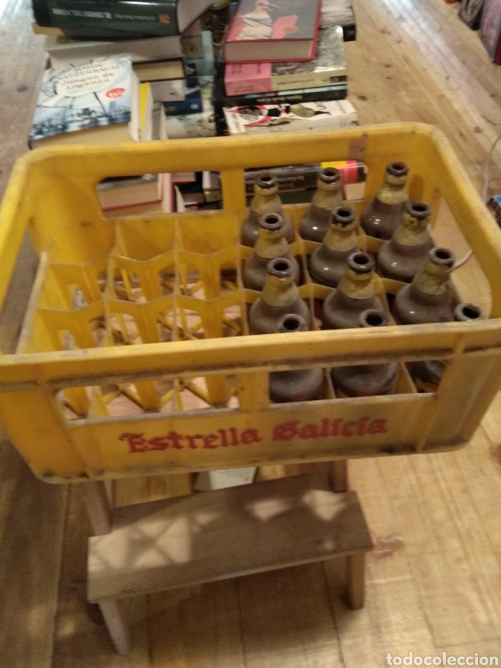 Vintage: Antigua caja de estrella de galicia con 12 cascos