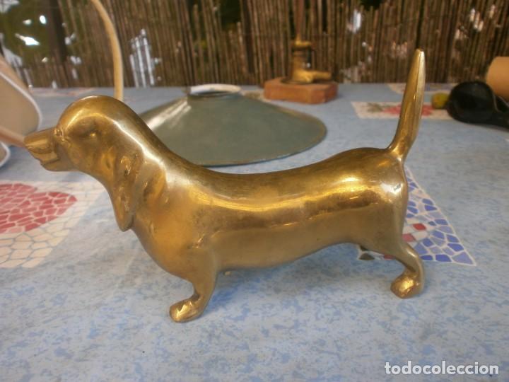 Vintage: Figura perro Teckel bronce medida 15 X 9,5 cm.