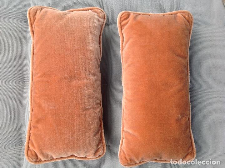Vintage: Dos almohadones de terciopelo salm&oacute;n - Foto 2