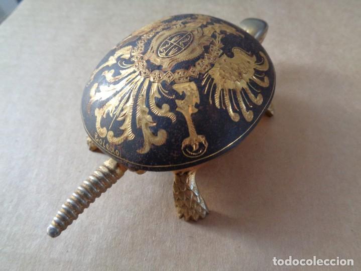 Vintage: BONITO TIMBRE DE TORTUGA SOBREMESA DAMASQUINADO DE TOLEDO CON AGUILA BICEFALA - FUNCIONA 14X8CM