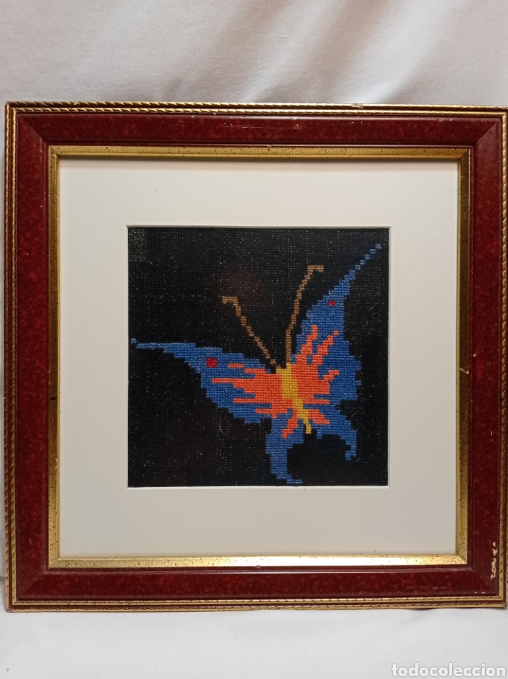 Vintage: MARIPOSA EN PUNTO DE CRUZ ENMARCADA CON CRISTAL