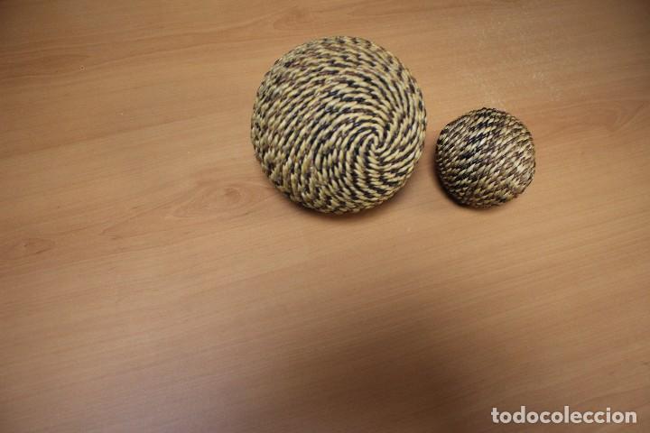 Vintage: 2 BOLAS RATAN