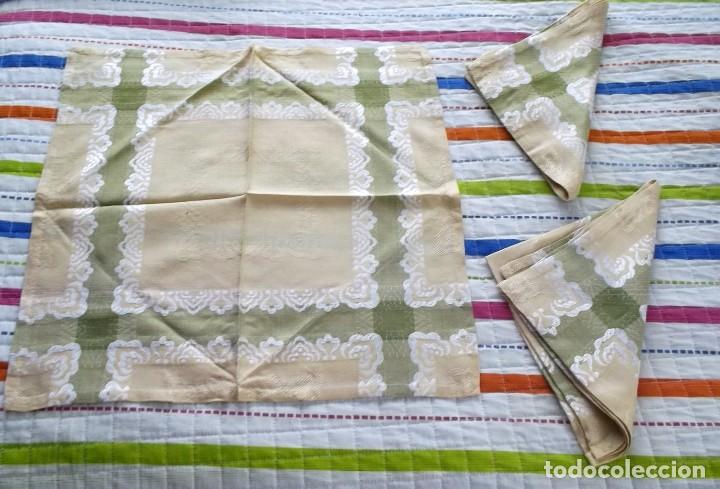 Vintage: 3 SERVILLETAS DE MANTEL A&Ntilde;OS 60 - Foto 2