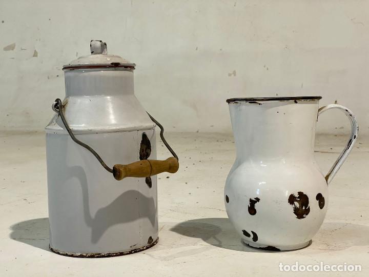 Vintage: Lechera de metal vitrificado