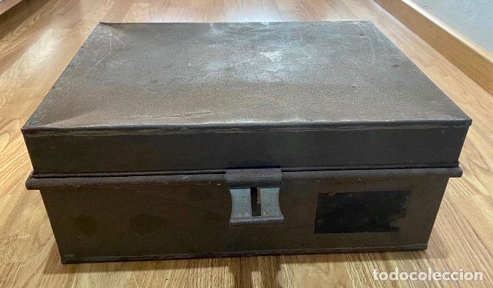 Vintage: Caja met&aacute;lica con asas - Foto 3