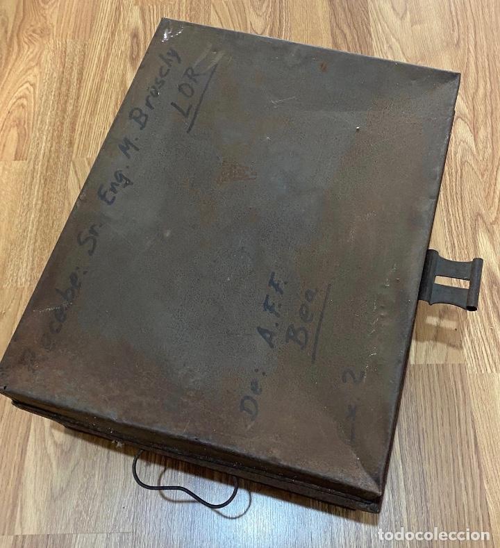 Vintage: Caja met&aacute;lica con asas - Foto 6