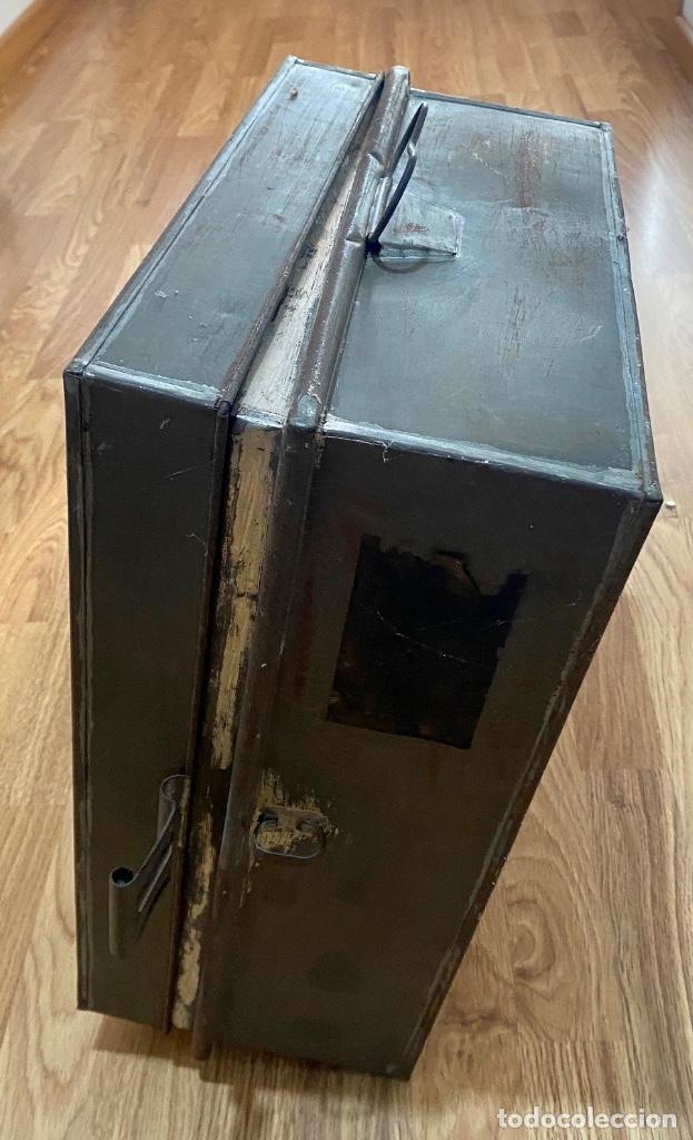 Vintage: Caja met&aacute;lica con asas - Foto 8